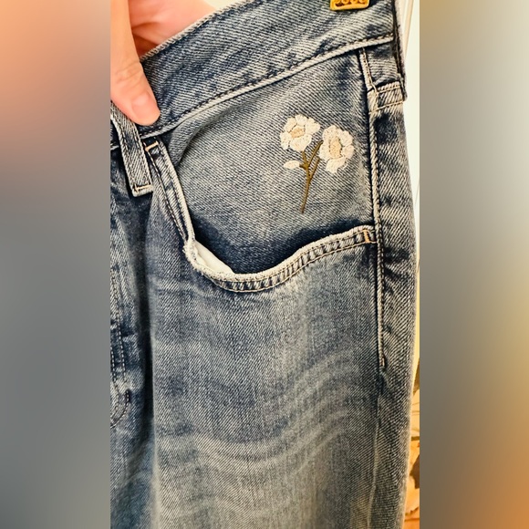 7 For All Mankind Easy Straight Leg Jeans with Floral Embroidered Detailing - Picture 2 of 9